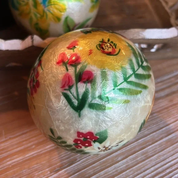 3 Decorative Bunny Flower Balls / Orbs - Picture 6 of 17